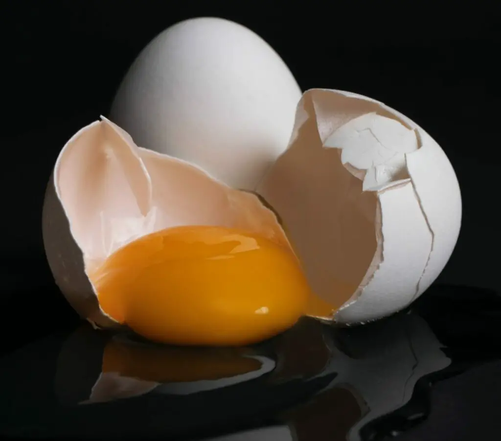 Can you cook an egg by cracking it in boiling water?