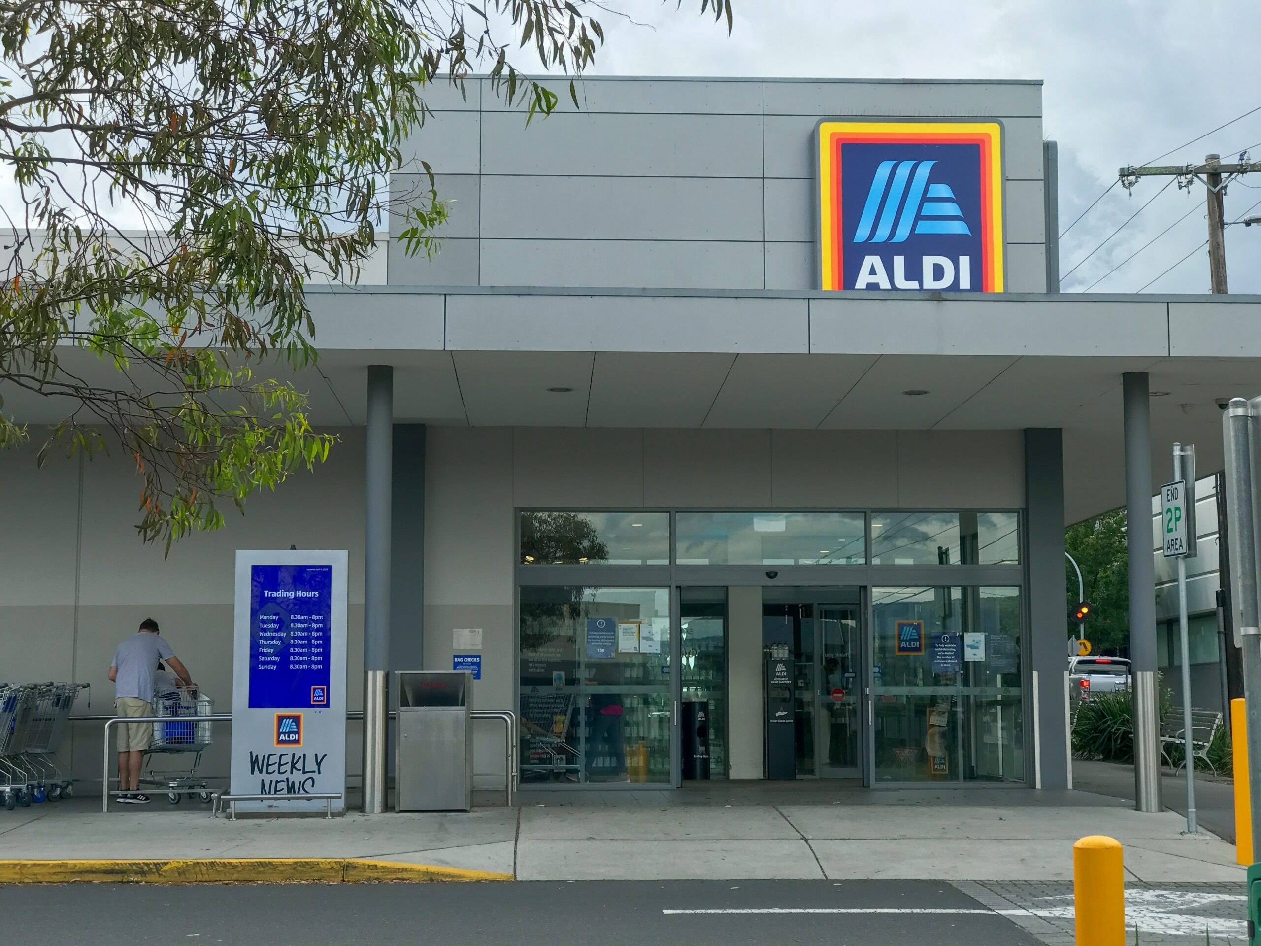 Does Aldi pay you every week?
