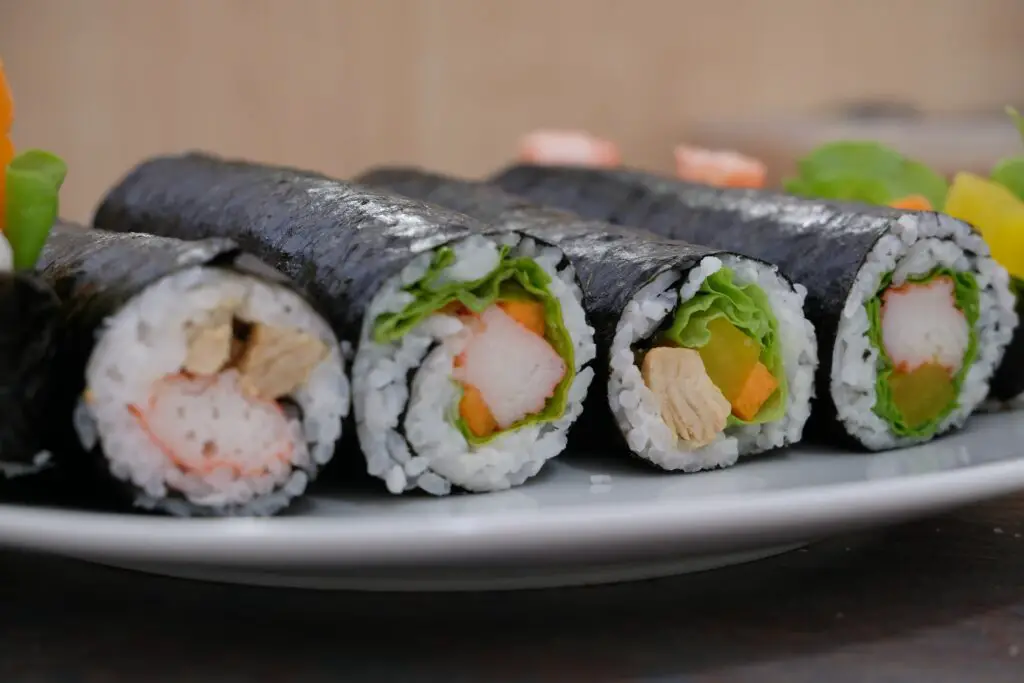 What is the difference between a California roll and a California hand roll?