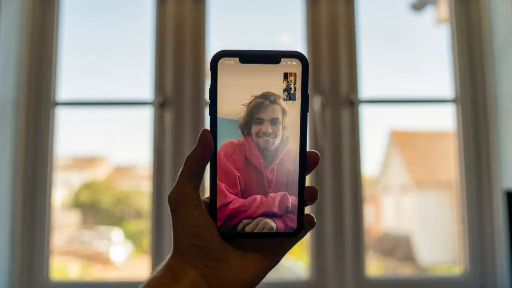 How do you FaceTime yourself?