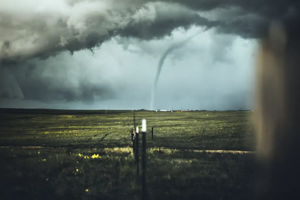 What states do not get Tornadoes?