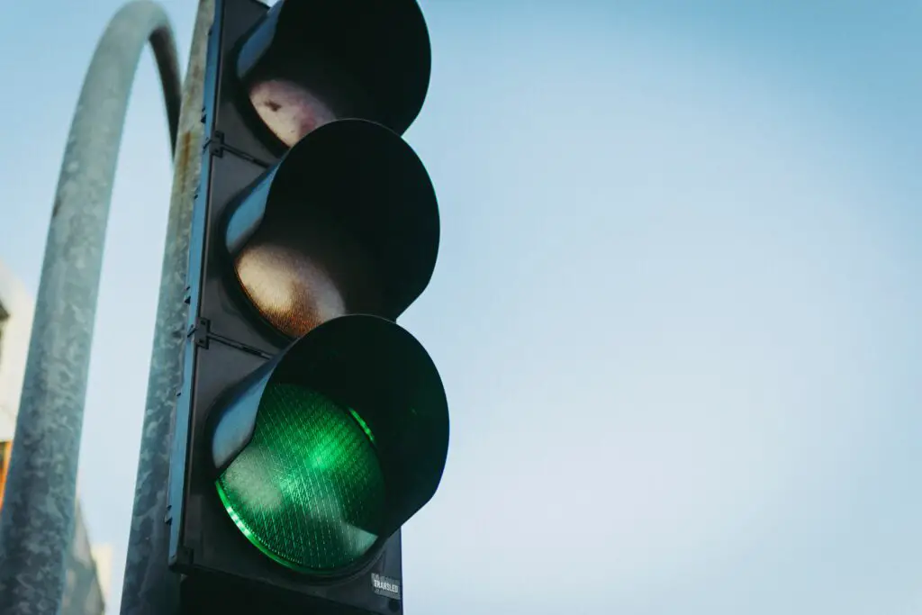 What Does A Flashing Yellow Light Mean?