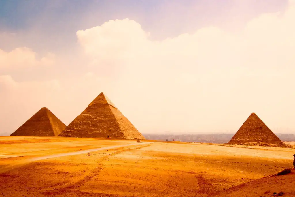 How do we know it took 20 years to build the pyramids?