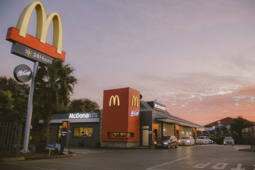 What does McDonald's pay in Arizona?