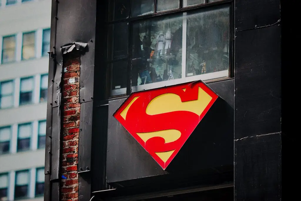Could Dr Manhattan beat Superman?