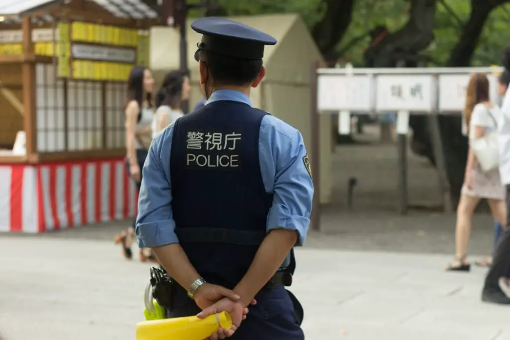 Why do Japanese police carry revolvers?