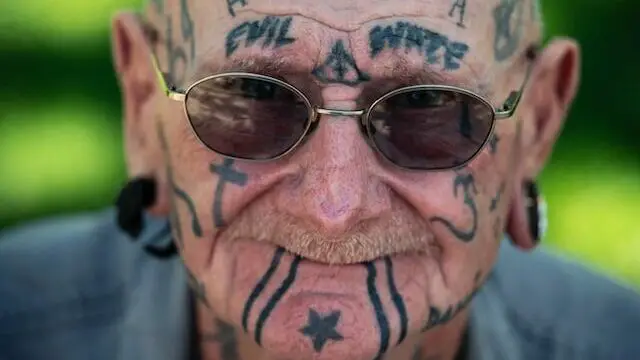 What does the 3 line tattoo on the chin mean?