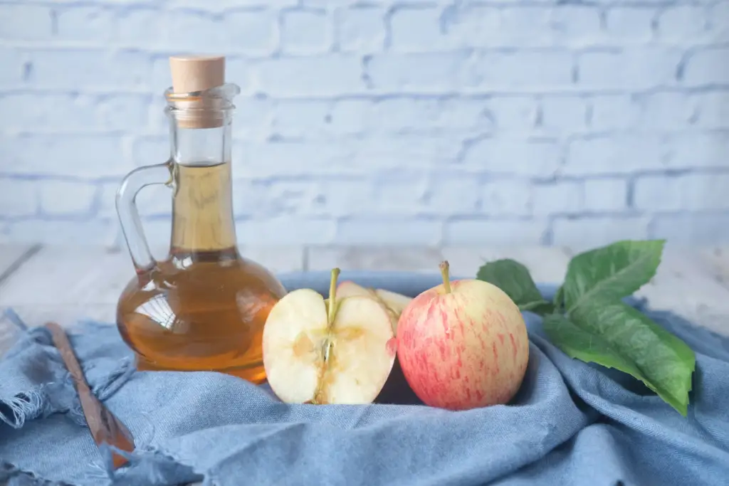 Can you use apple cider vinegar in place of white vinegar for cleaning?