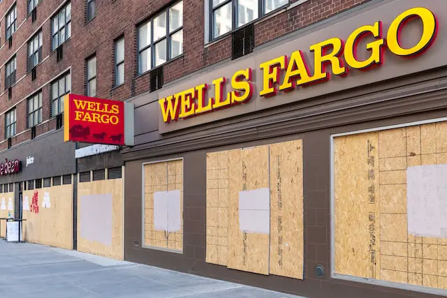 Can i withdraw cash and overdraft wells fargo?