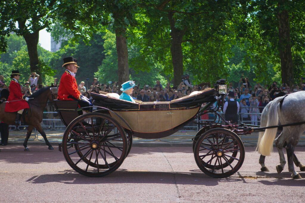 Is Queen Elizabeth related to Henry Viii?